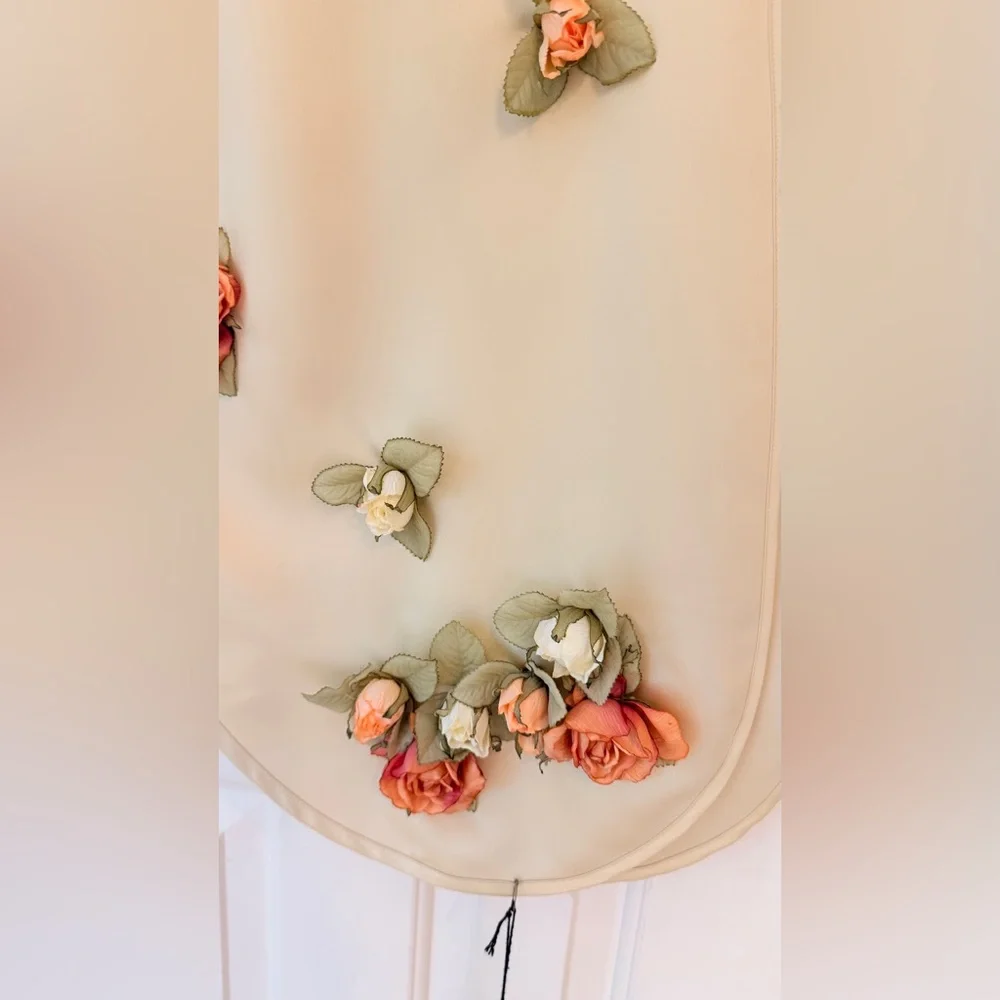 Ilana Wolf NWT Cream Satin Evening Wrap w/ Silk Flower Embellishment. Gorgeous! - Picture 12 of 16
